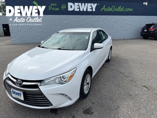 Used 2016 Toyota Camry LE image 1