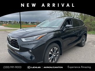 Used 2022 Toyota Highlander XLE image 1
