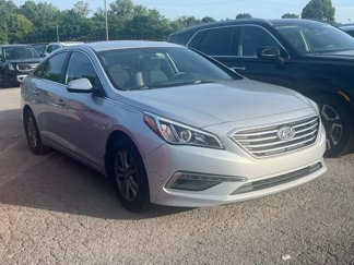 Used 2015 Hyundai Sonata SE image 1