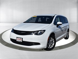 Used 2023 Chrysler Voyager LX image 1