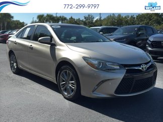 Used 2017 Toyota Camry SE image 1