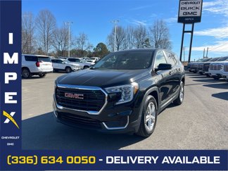 Used 2022 GMC Terrain SLE image 1