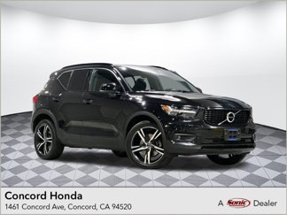 Used 2021 Volvo XC40 T5 R-Design image 1