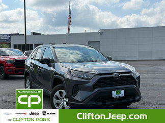 Used 2021 Toyota RAV4 LE image 1