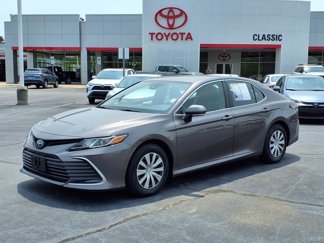 Used 2022 Toyota Camry LE image 1