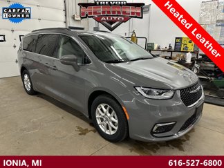 Used 2022 Chrysler Pacifica Touring-L image 1