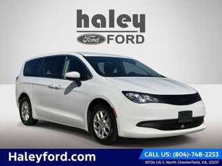 Used 2023 Chrysler Voyager LX image 1