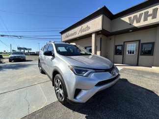 Used 2016 Toyota RAV4 LE image 1