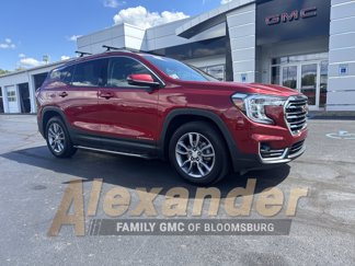 Used 2022 GMC Terrain SLT w/ LPO, Floor Liner Package image 1