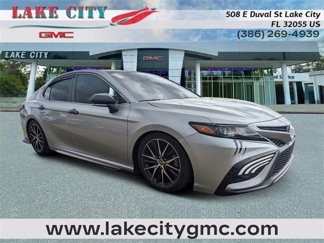 Used 2021 Toyota Camry SE image 1