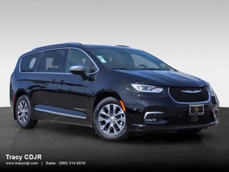 New 2025 Chrysler Pacifica Pinnacle image 1
