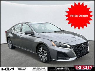 Used 2024 Nissan Altima 2.5 SV image 1