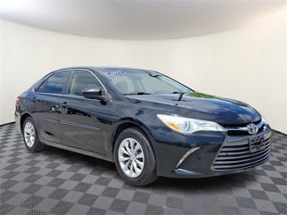 Used 2015 Toyota Camry LE image 1
