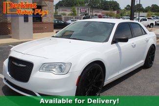 Used 2015 Chrysler 300 Limited image 1