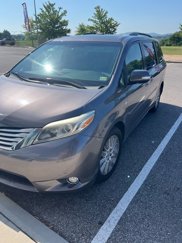 Used 2016 Toyota Sienna XLE image 1
