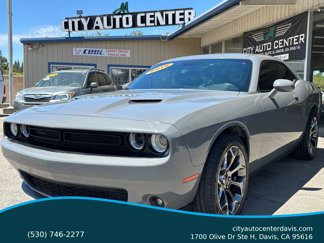 Used 2019 Dodge Challenger SXT w/ Blacktop Package image 1