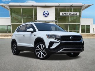 Certified 2022 Volkswagen Taos SE image 1