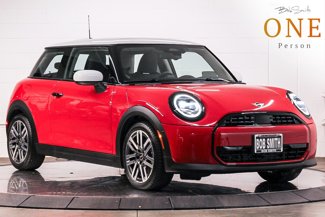 Used 2025 MINI Cooper 2-Door Hardtop image 1