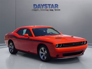 Used 2016 Dodge Challenger SXT w/ Driver Convenience Group image 1