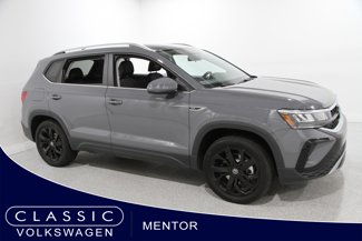 Certified 2022 Volkswagen Taos SE image 1