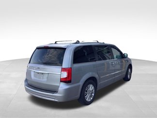 Used 2014 Chrysler Town & Country Touring-L image 1