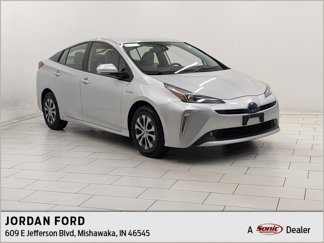 Used 2019 Toyota Prius LE image 1