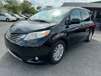 Used 2012 Toyota Sienna XLE image 1