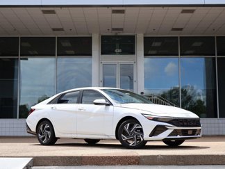 New 2025 Hyundai Elantra SEL image 1