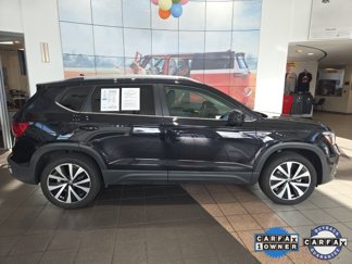 Certified 2024 Volkswagen Taos SE image 1
