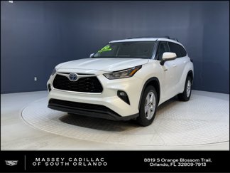 Used 2020 Toyota Highlander LE image 1