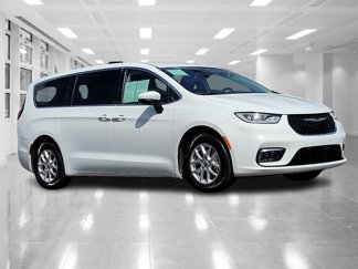 Used 2023 Chrysler Pacifica Touring-L image 1