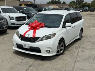 Used 2013 Toyota Sienna SE image 1