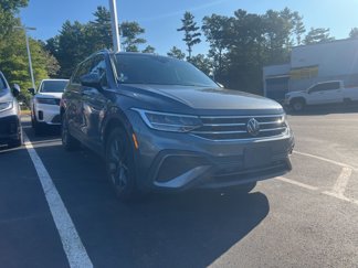 Used 2023 Volkswagen Tiguan SE image 1