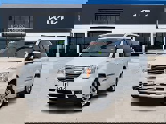 Used 2015 Chrysler Town & Country Touring image 1