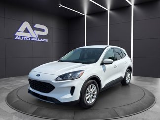 Used 2020 Ford Escape SE image 1
