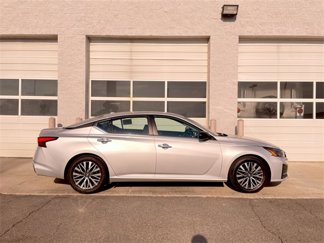 Used 2024 Nissan Altima 2.5 SV image 1