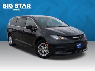 Used 2023 Chrysler Voyager LX image 1