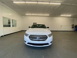 Used 2015 Ford Taurus SE image 1