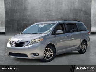 Used 2011 Toyota Sienna XLE image 1