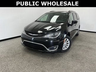 Used 2018 Chrysler Pacifica Touring-L image 1