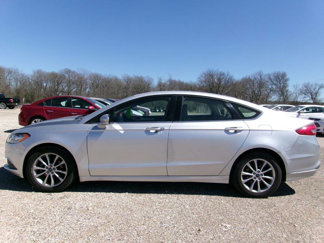 Used 2017 Ford Fusion SE image 1