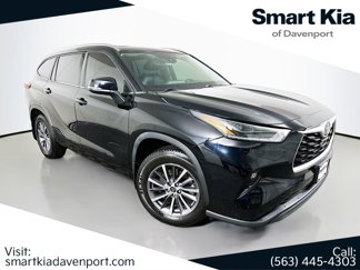 Used 2021 Toyota Highlander XLE image 1