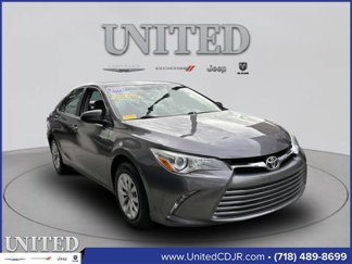 Used 2015 Toyota Camry LE image 1