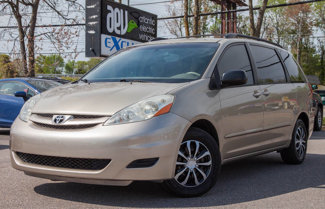 Used 2010 Toyota Sienna LE image 1
