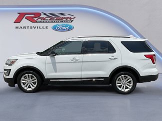 Used 2017 Ford Explorer XLT image 1