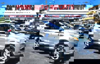 Used 2016 Ford Escape SE w/ Equipment Group 201A image 1