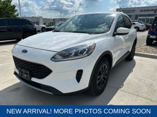 Used 2020 Ford Escape SE image 1