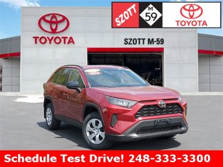 Used 2021 Toyota RAV4 LE image 1