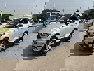 Used 2020 Volvo XC40 T4 Momentum image 1