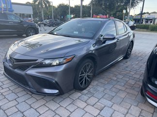 Used 2021 Toyota Camry SE image 1
